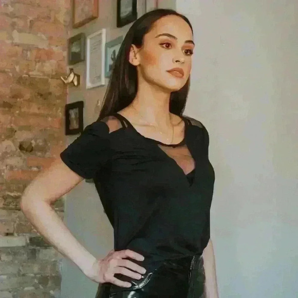 Mesh Detail Fitted Tee - Picture 3 of 4